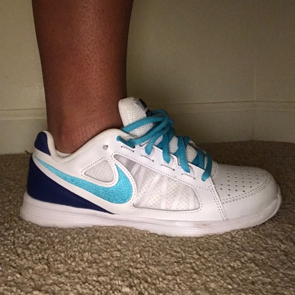 Nike tennis shoes - Picture 4 of 6